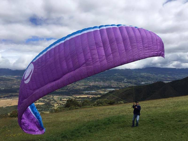 پاراگلایدر سواری، چتربال سواری یا پاراگلایدینگ (به انگلیسی: Paragliding)